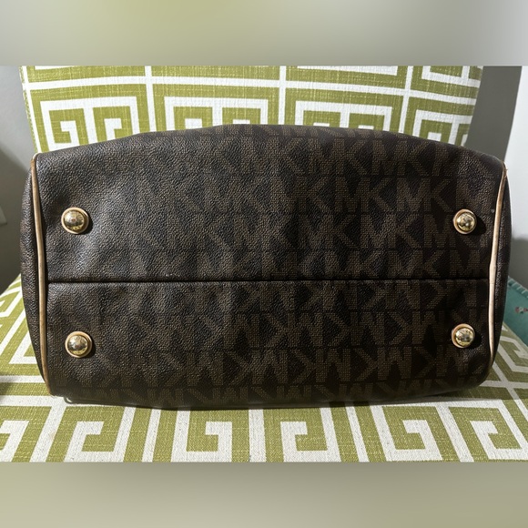 3PC Michael Kors Grayson Signature Monogram Satchel, Wristlet, & Dust Bag - Picture 11 of 14